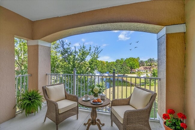 Building Photo - 625 Fairway Dr Unit 302