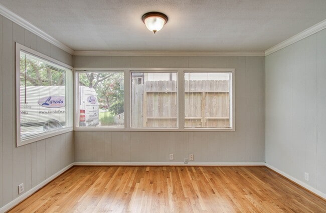 Building Photo - 5519 Huisache St Rental