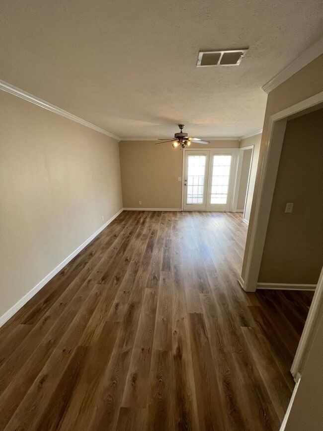 Photo - Beautifully Renovated Townhouse in the Blackman Area!