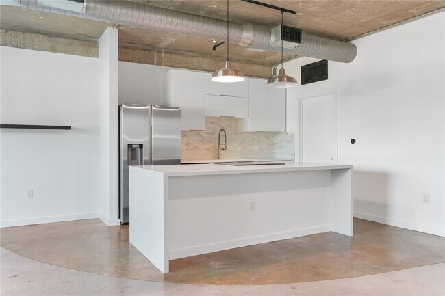 Building Photo - 2000 Bagby St Unit 2401
