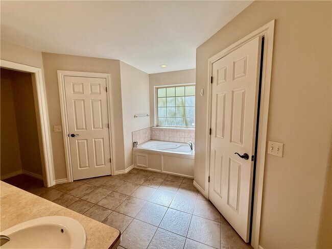 Photo - 305 Meadows Ct