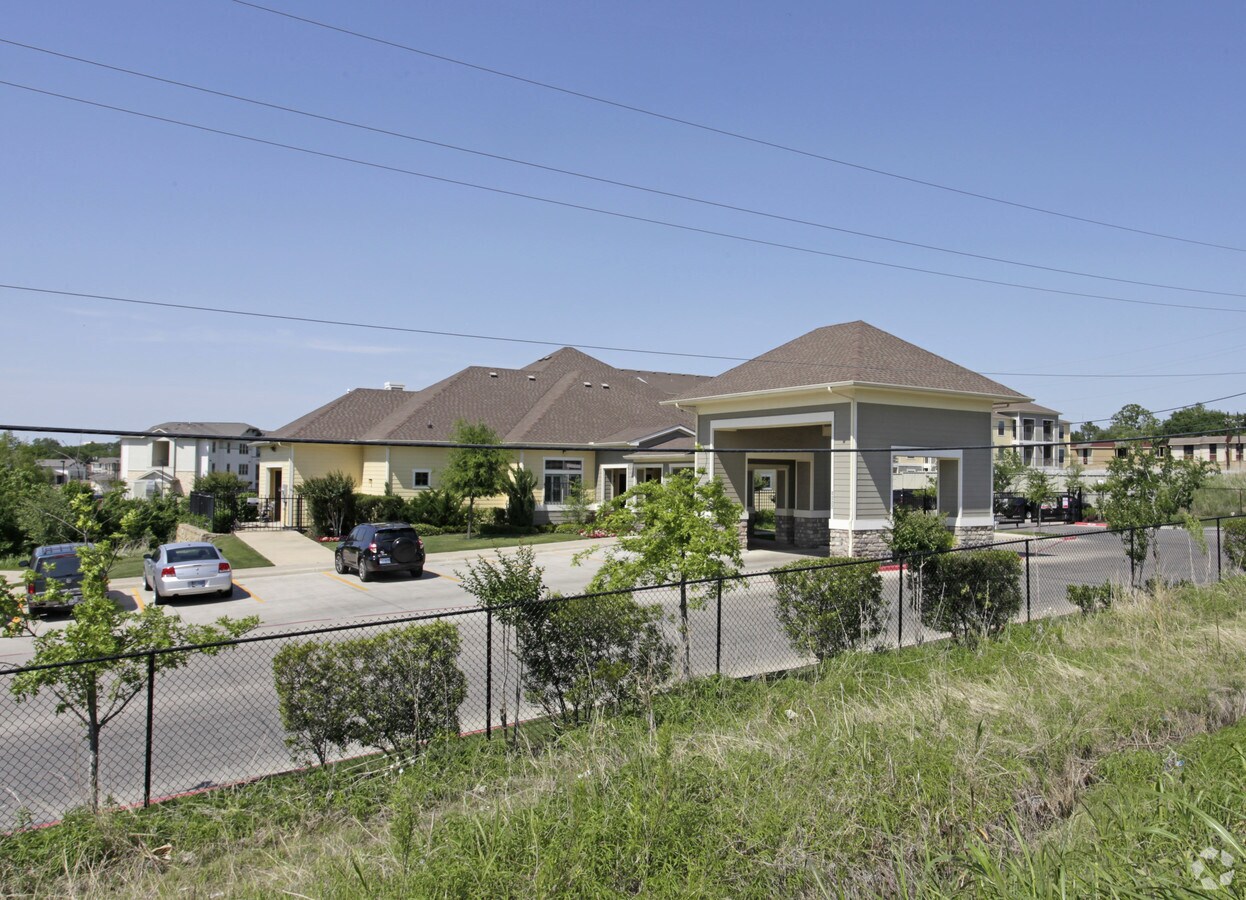 St Augustine Estate Apartments For Rent In Dallas Tx Forrent Com