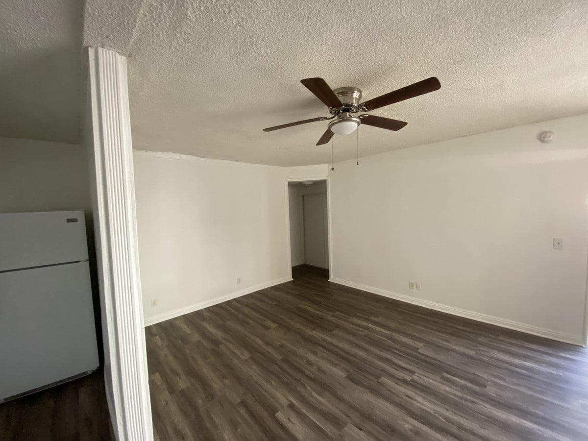 Photo - 4542 W 17th St Unidad 1