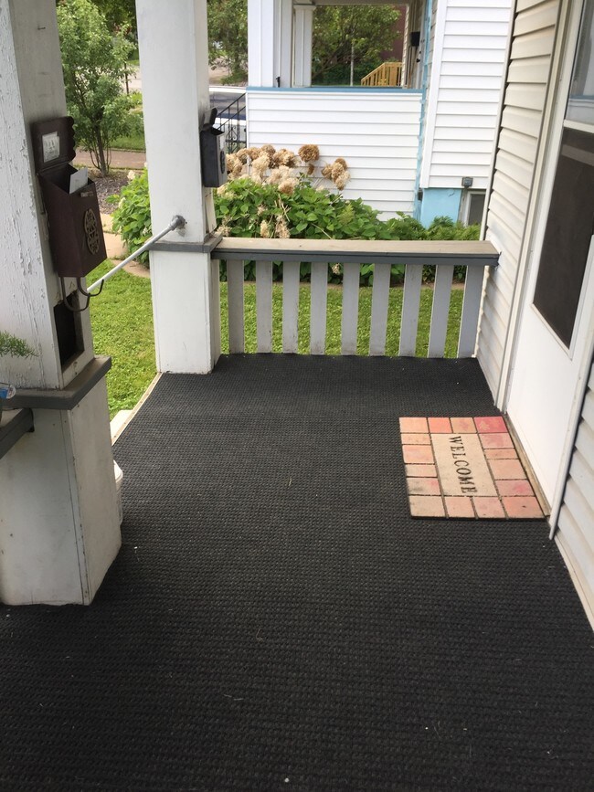 Front porch - 818 N 7th Ave E Unit 2