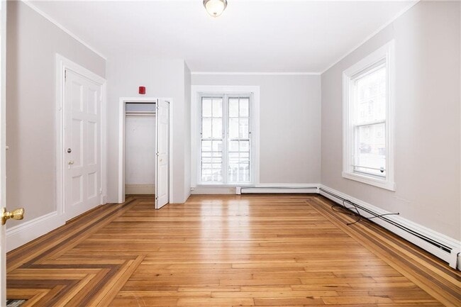 Photo - 218 1/2-193 Power St Unidad 1