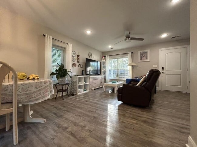 Photo - 1208 Ragin St