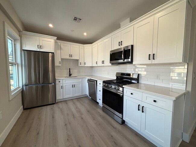 Photo - 130 Elm St Unit 3