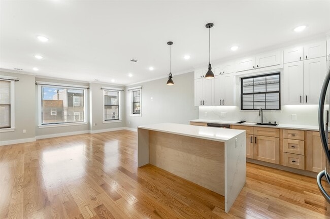 Photo - 230 Griffith St