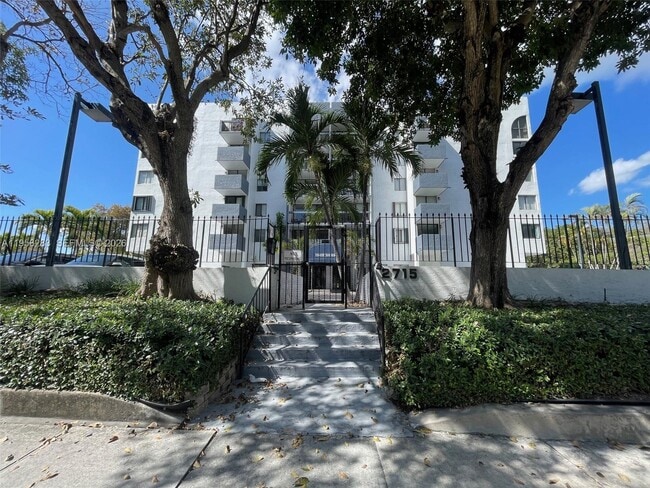 Building Photo - 2715 Tigertail Ave Unit 606