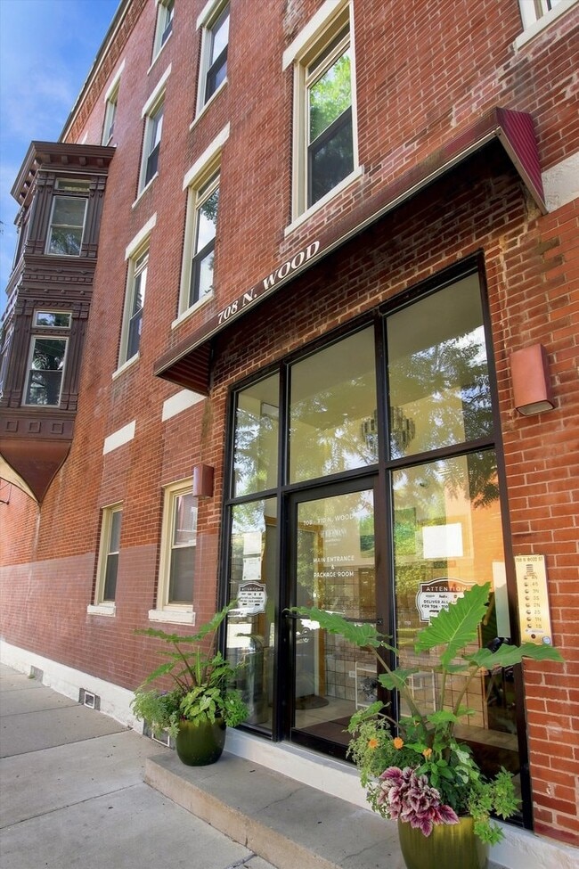 Building Photo - 708 N Wood St Unit 4N