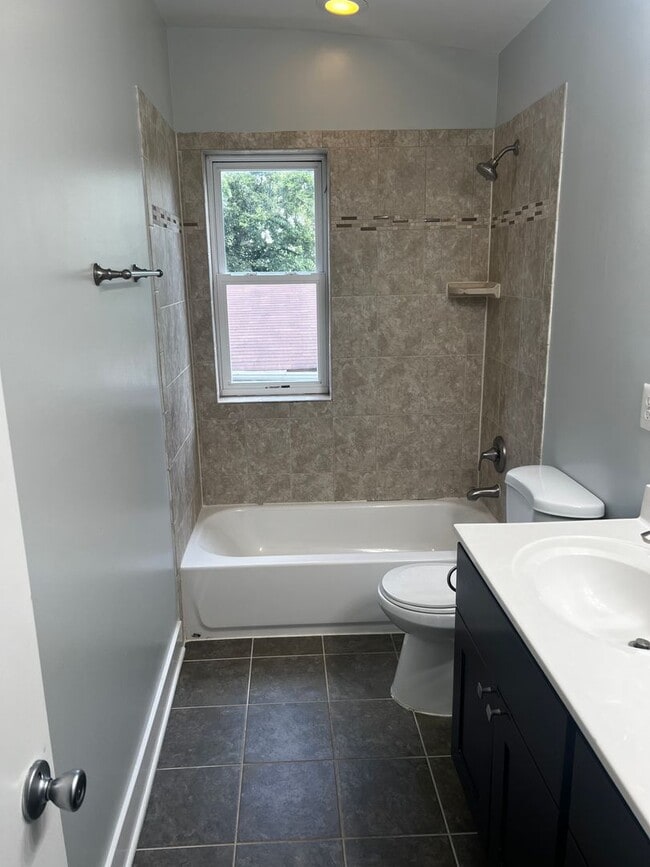 Photo - 1427 Monroe St NE