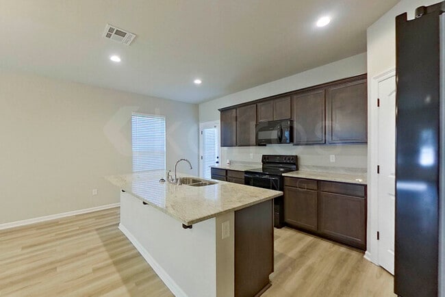 Photo - 129 Haygood Pt