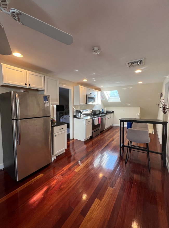 Photo - 14 Duval St Apartments Unit 4