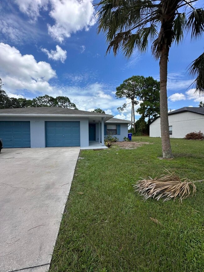 Building Photo - 1217 Schumann Dr Rental