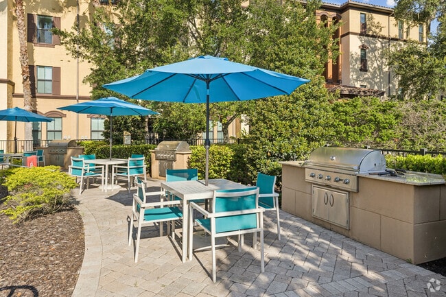 Cocina al aire libre - The Courtney at Bay Pines