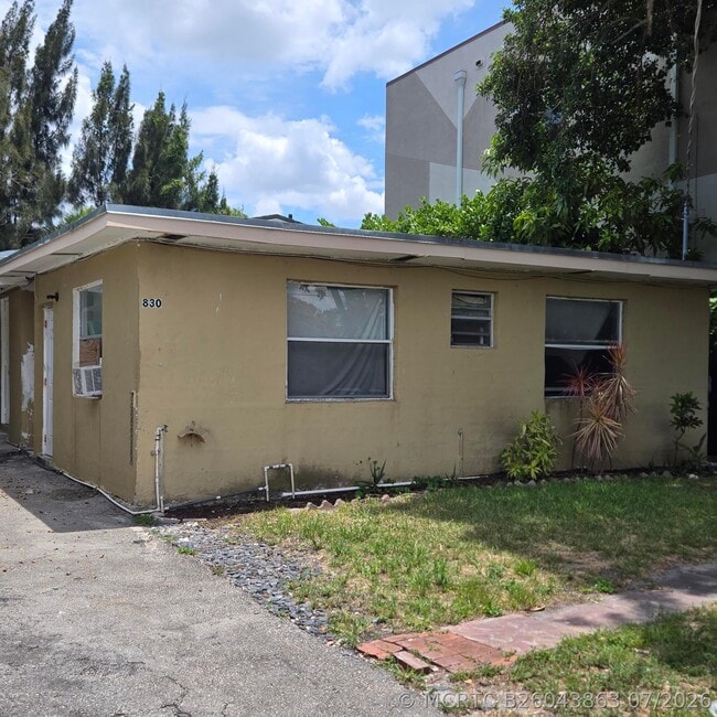 Building Photo - 830 SW 14th St Unit 2