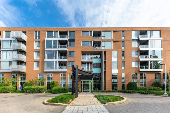 Building Photo - 210 Chem. du Golf Unit 306