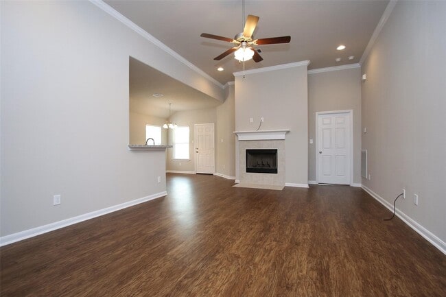 Photo - 8005 Woodward St