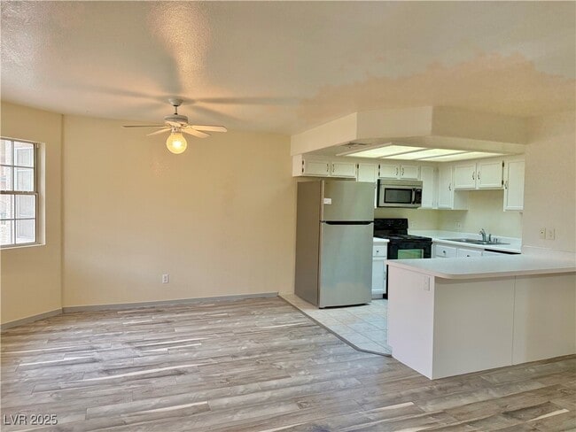 Building Photo - 8410 Eldora Ave Unit 2046