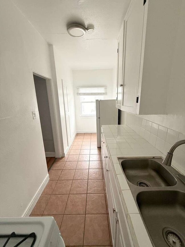 849 S Kenmore Ave Unit 38
