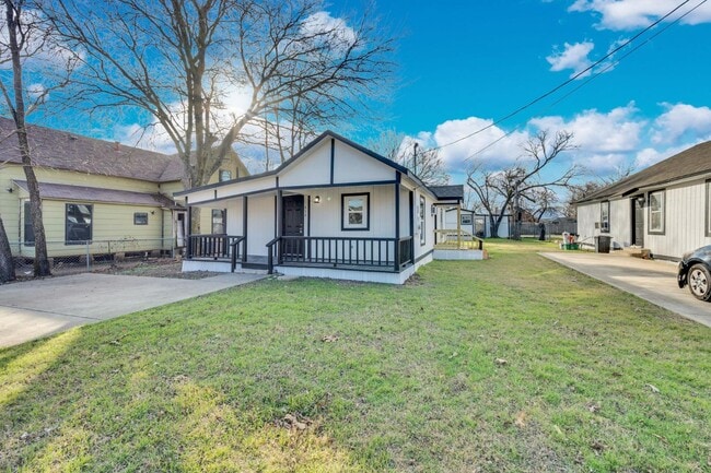 Photo - 418 E Avenue F