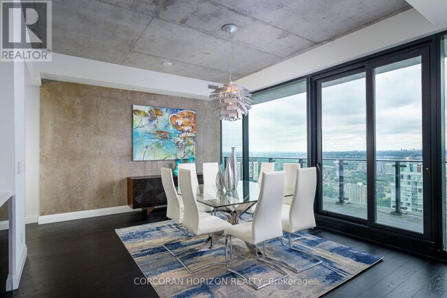 Photo - 224 King St W Unité 4601