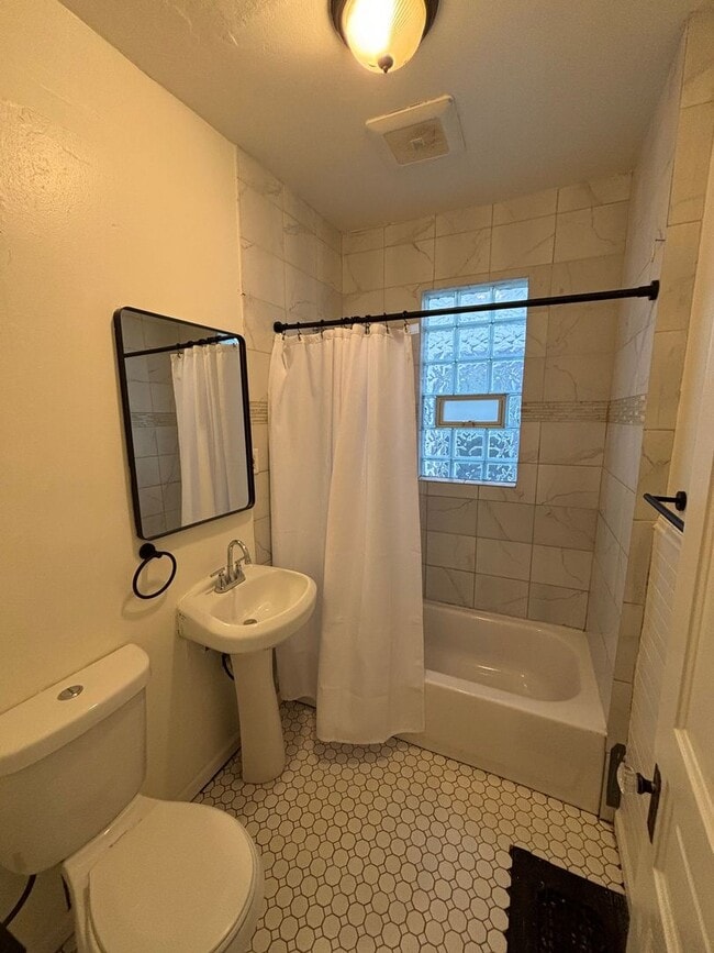 Photo - 2229 N 40th St Unit 2231 N 40th St upper