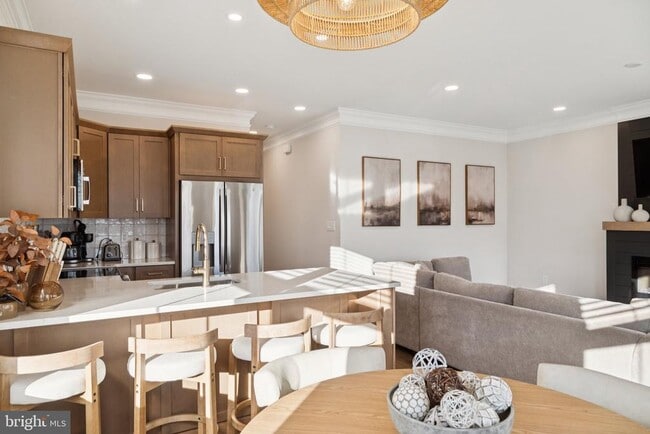 Building Photo - 40 Evergreen Ln