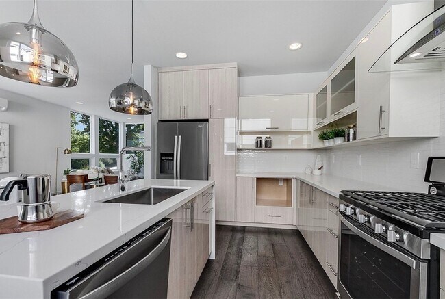 Photo - 730 26th Ave S