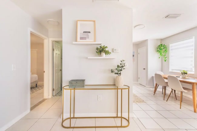 Photo - 2039 Monroe Ave