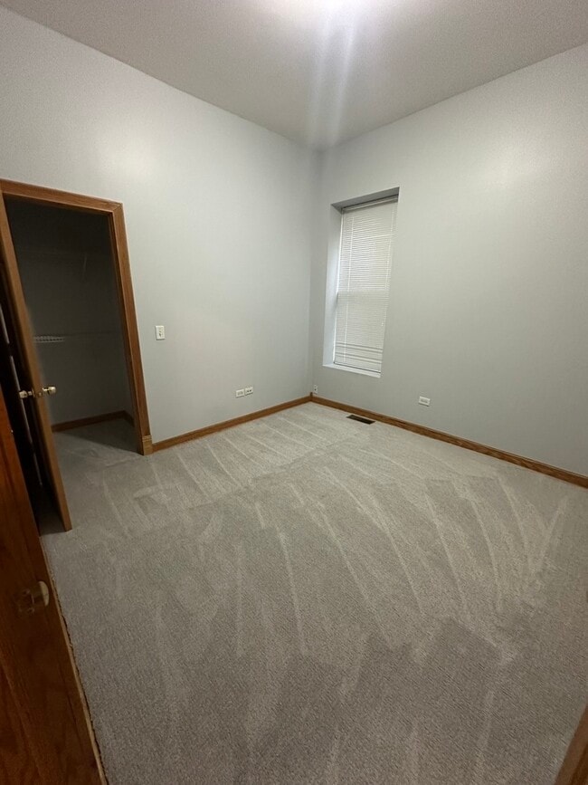 Photo - 725 E 50th St