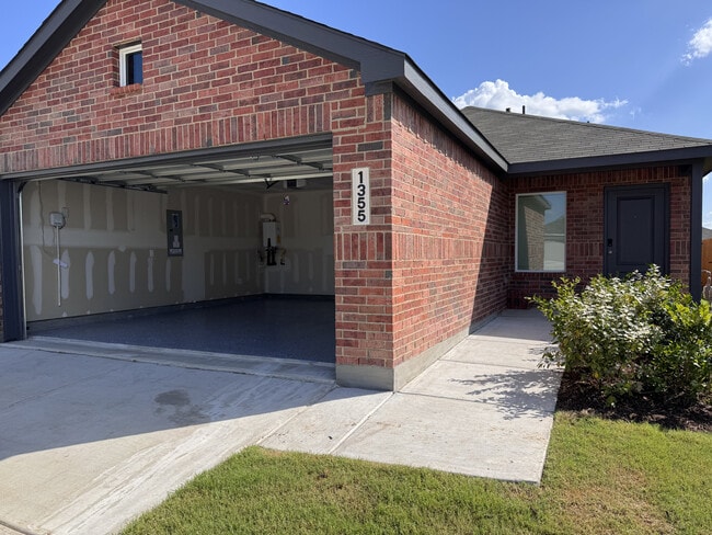 Outside view - 1355 Wedgeleaf Ln House