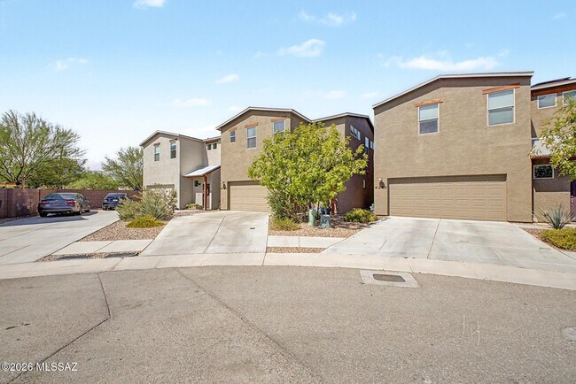 4240 E Columbus Park Pl