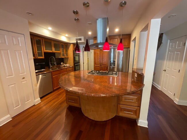 Photo - 154 S Lake St Townhome