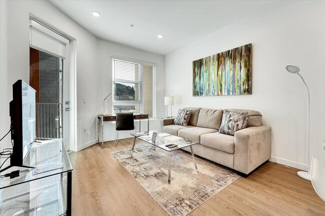 Building Photo - 593 Camino De La Reina Unit ID1287533P