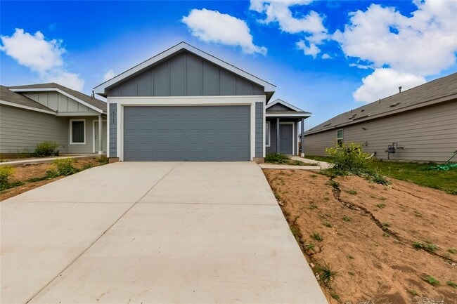 Building Photo - 611 Whoopers Lp