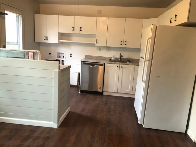 nuevos lavaplatos & algunos de los gabinetes - 1824 Miller Dr