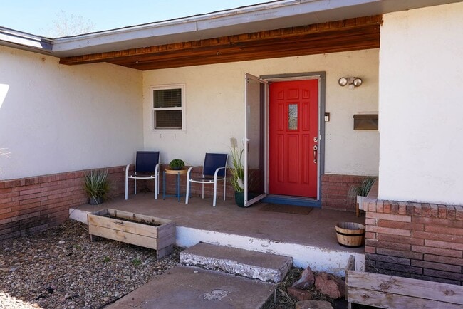 Photo - 805 W Christopher Dr