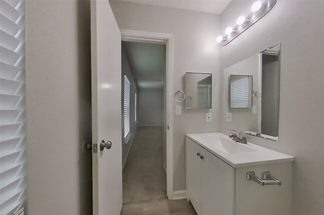 2610 Townhall Ln