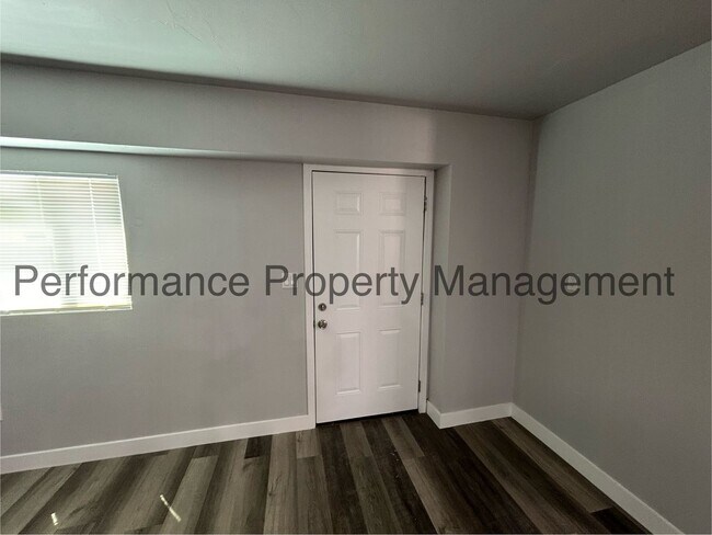 Photo - 5012 Yellow Rose Ct Unit B
