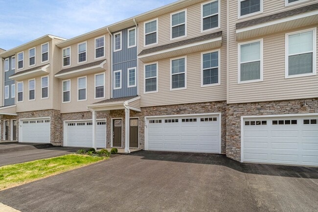 Photo - 1829 Shady Ln