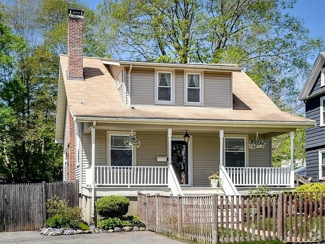 Building Photo - 31 Wood Ave Rental