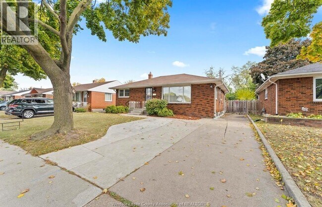 Photo - 1374 Josephine Ave