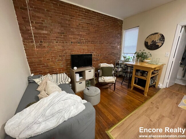 Photo - 892 Huntington Ave Unidad 3