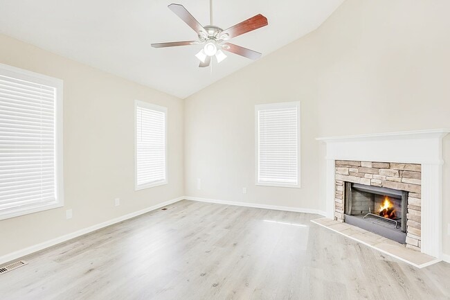 Photo - 202 Majesty Dr