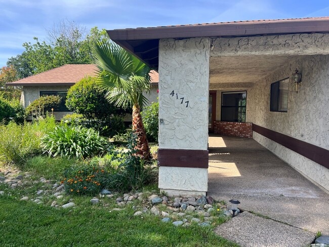 4177 Villa Dr