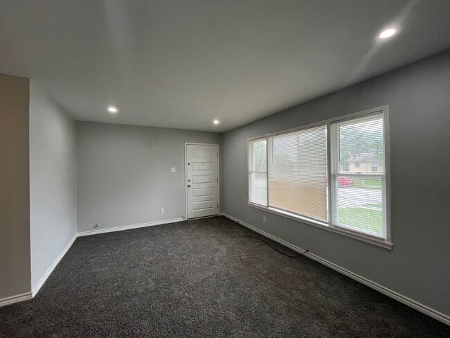 Photo - 3 Bedroom 2 Bath Central City