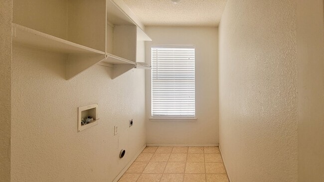 Building Photo - Don't miss out!! Rental
