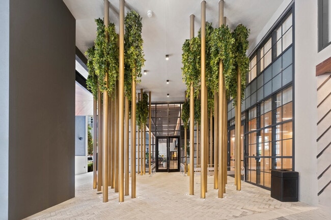 Photo - 701 NE 1st Ave Unidad ID1028793P