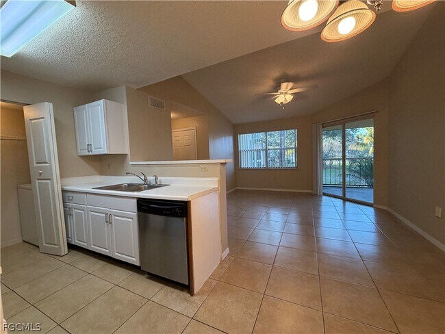 Building Photo - 12561 Equestrian Cir Unit 804